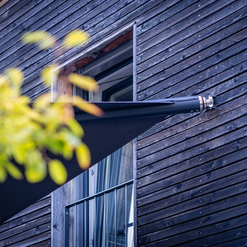 Villa mit Sonnensegel