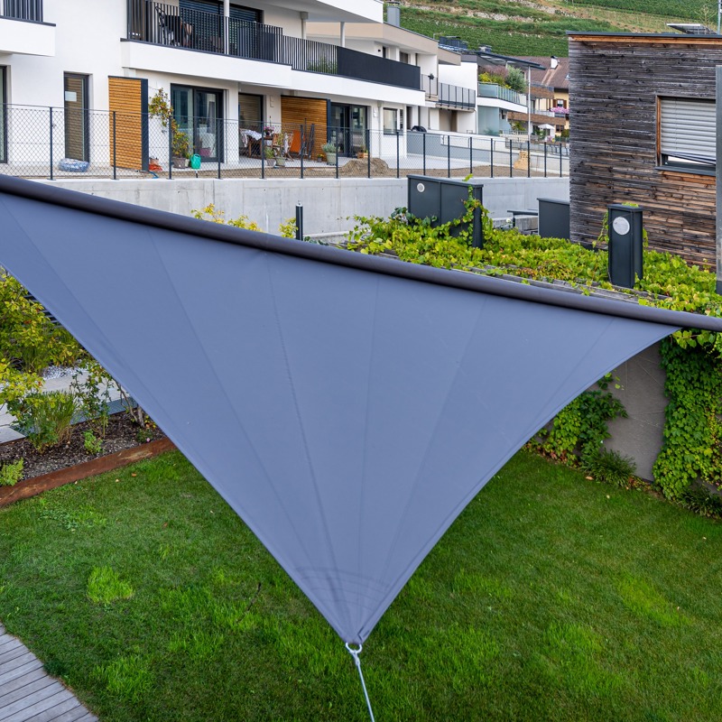 Villa mit Sonnensegel