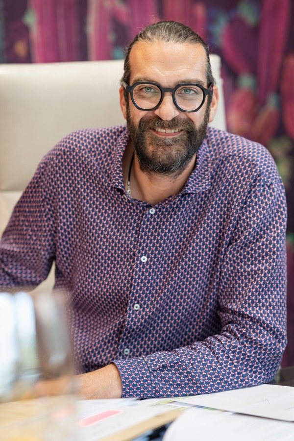 „Damit Ihre Umbaumaßnahmen erst so richtig zur Geltung kommen empfehlen wir Ihnen ein unverbindliches Beratungsgespräch mit unserer Interior Designerin.“